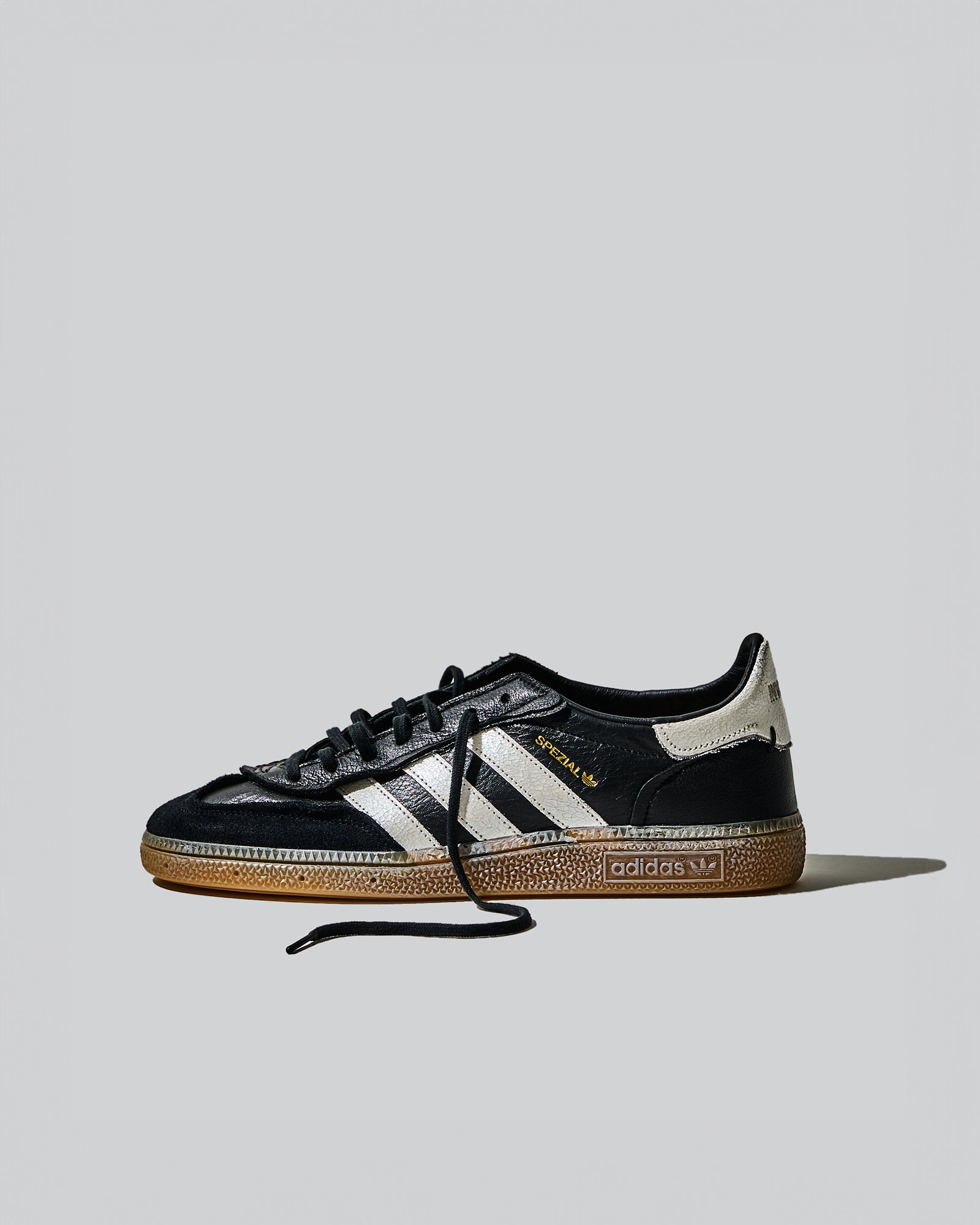 INVINCIBLE® x adidas Consortium Handball Spezial Black