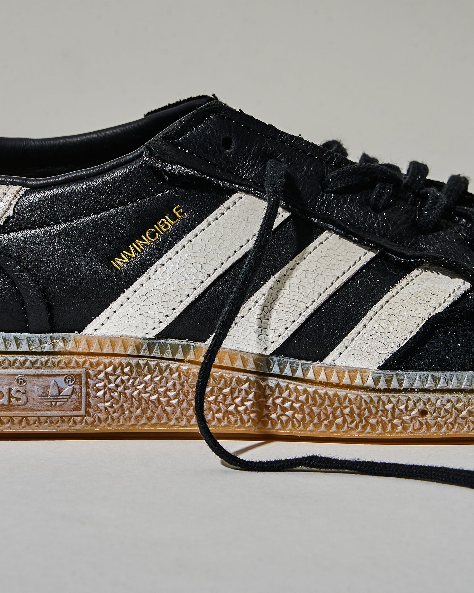 売れ筋がひ贈り物！ INVINCIBLE® x Black Spezial Handball Consortium adidas 靴